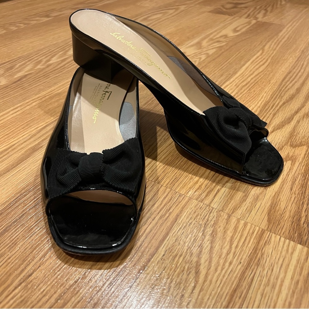 Salvatore Ferragamo Boutique Patent Leather Mules Grosgrain Bow Detail sz 11 B